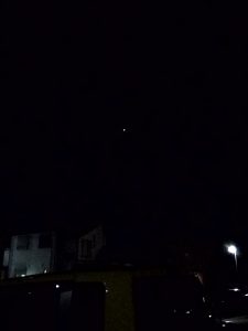西の空で光る金星