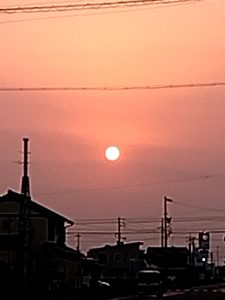 黄砂の日の太陽 11