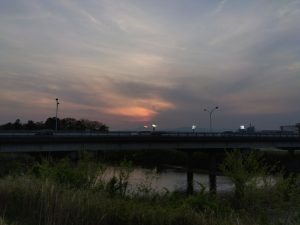  雲の中に沈みゆく夕日4