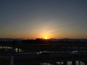 境川堤防の夕日2 横
