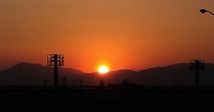 境川堤防の沈みゆく夕日1