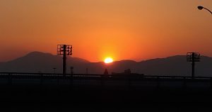 境川堤防の沈みゆく夕日3