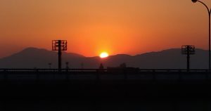 境川堤防の沈みゆく夕日4